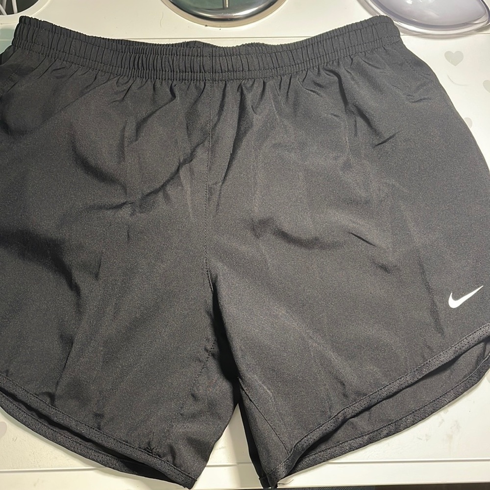 (NEVER WORN) girls Nike shorts